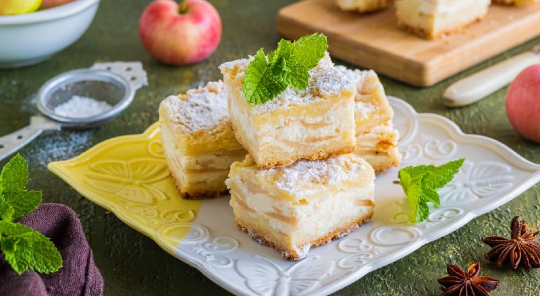 Prăjitură cu mere și budincă de vanilie